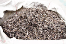 Load image into Gallery viewer, Mang Fei Raw Pu-erh Tea 2015 / 忙肺古樹生茶 2015
