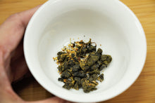 Load image into Gallery viewer, Alishan Osmanthus Oolong / 阿里山桂花乌龙茶