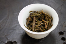 Load image into Gallery viewer, Lao Yang Feng Raw Pu-erh 2014 / 老杨峰古树生茶