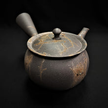 Load image into Gallery viewer, Tokoname Clay Teapot M172
