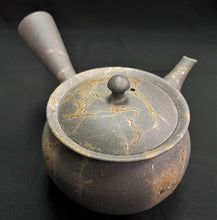 Load image into Gallery viewer, Tokoname Clay Teapot M172