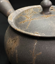 Load image into Gallery viewer, Tokoname Clay Teapot M172