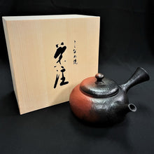 Load image into Gallery viewer, Tokoname Clay Teapot WM17