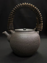 Load image into Gallery viewer, Tokoname Clay Top-handled Doubin WM27