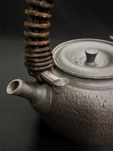 Load image into Gallery viewer, Tokoname Clay Top-handled Doubin WM27