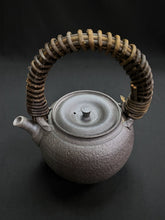 Load image into Gallery viewer, Tokoname Clay Top-handled Doubin WM27