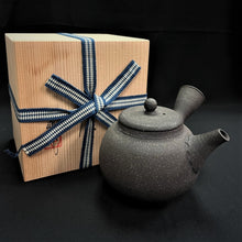 Load image into Gallery viewer, Tokoname Clay Tea Pot WM5