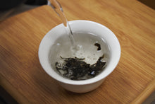 Load image into Gallery viewer, Yan Ming Shan Raw Pu-erh 2015 / 岩鸣山古树生茶
