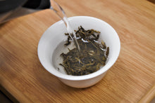 Load image into Gallery viewer, Yan Ming Shan Raw Pu-erh 2015 / 岩鸣山古树生茶