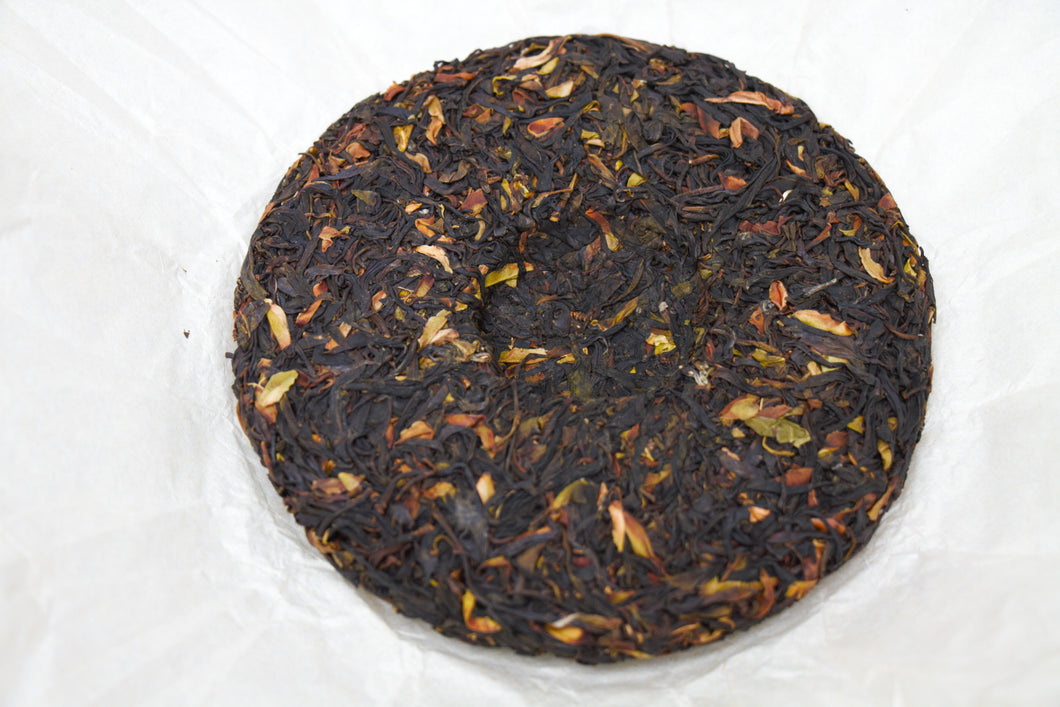 Da Xue Shan Wild Raw Pu-erh 2024 tea cake / 大雪山野生茶 茶饼