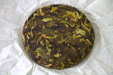 Load image into Gallery viewer, Da Xue Shan Wild White Tea Cake 2025 / 大雪山野生白茶饼

