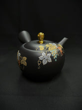 Load image into Gallery viewer, Tokoname Clay Tea Pot Y82

