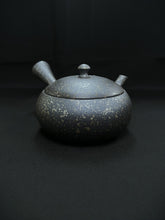 Load image into Gallery viewer, Tokoname Teapot Y84
