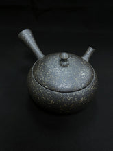 Load image into Gallery viewer, Tokoname Teapot Y84
