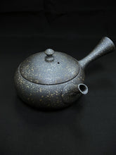 Load image into Gallery viewer, Tokoname Teapot Y84
