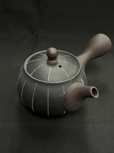 Load image into Gallery viewer, Tokoname Teapot Y871

