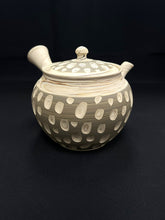 将图片加载到图库查看器，Nerikomi Tea Pot Y97
