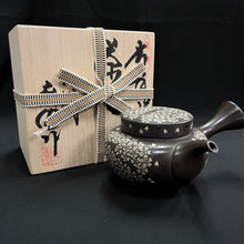 Load image into Gallery viewer, Tokoname Clay Tea Pot T4
