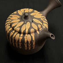 Load image into Gallery viewer, Tokoname Clay Tea Pot WM3
